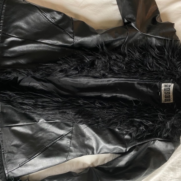 Black Vintage Coat With Shaggy Fur Trim - Picture 3 of 3
